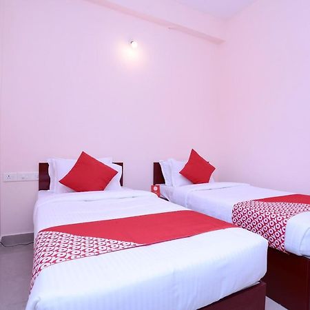 Отель Oyo 13577 Tkr Metro Residency Коччи Экстерьер фото