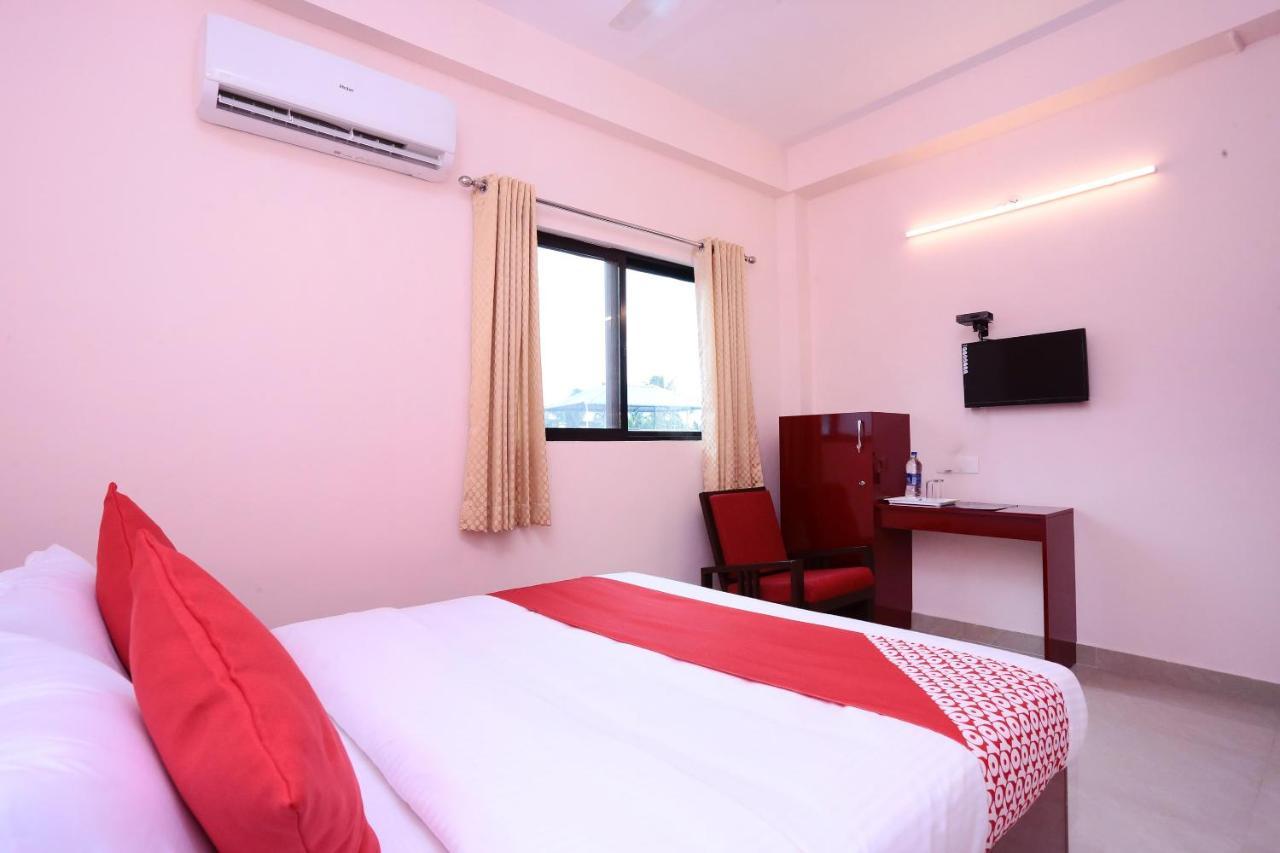 Отель Oyo 13577 Tkr Metro Residency Коччи Экстерьер фото